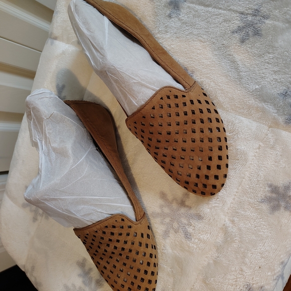 Franco Sarto Zerbino Tan Loafers with laser Cut Detail 9.5 - Picture 1 of 8